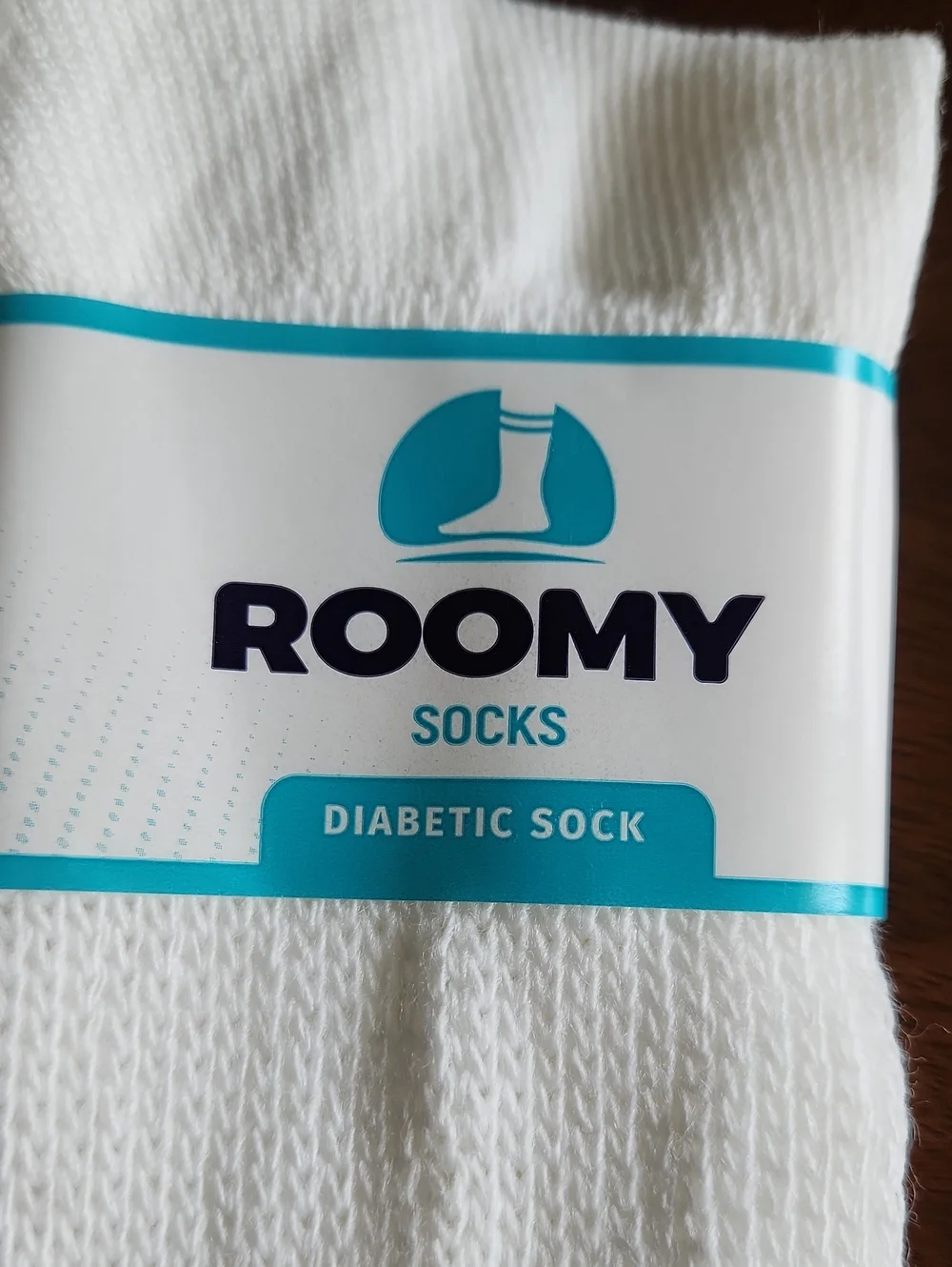 Roomy White Diabetic Crew Socks for Men. Size: 10-13